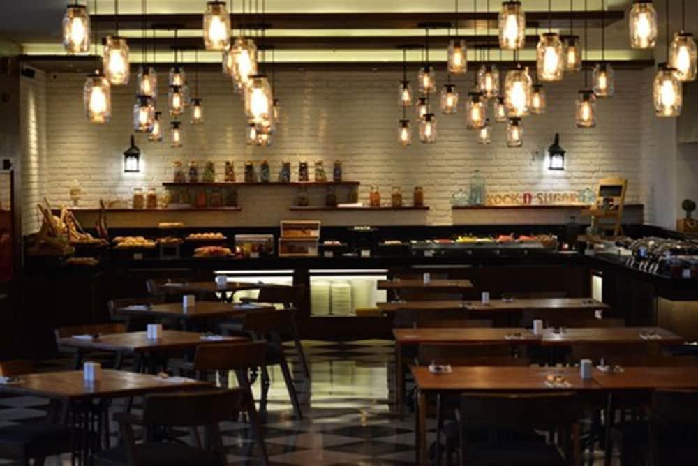 Luminor Hotel Jemursari By Wh With The Best Breakfast In Town And Located Near Surabaya Industrial Estate Rungkut Sier Экстерьер фото