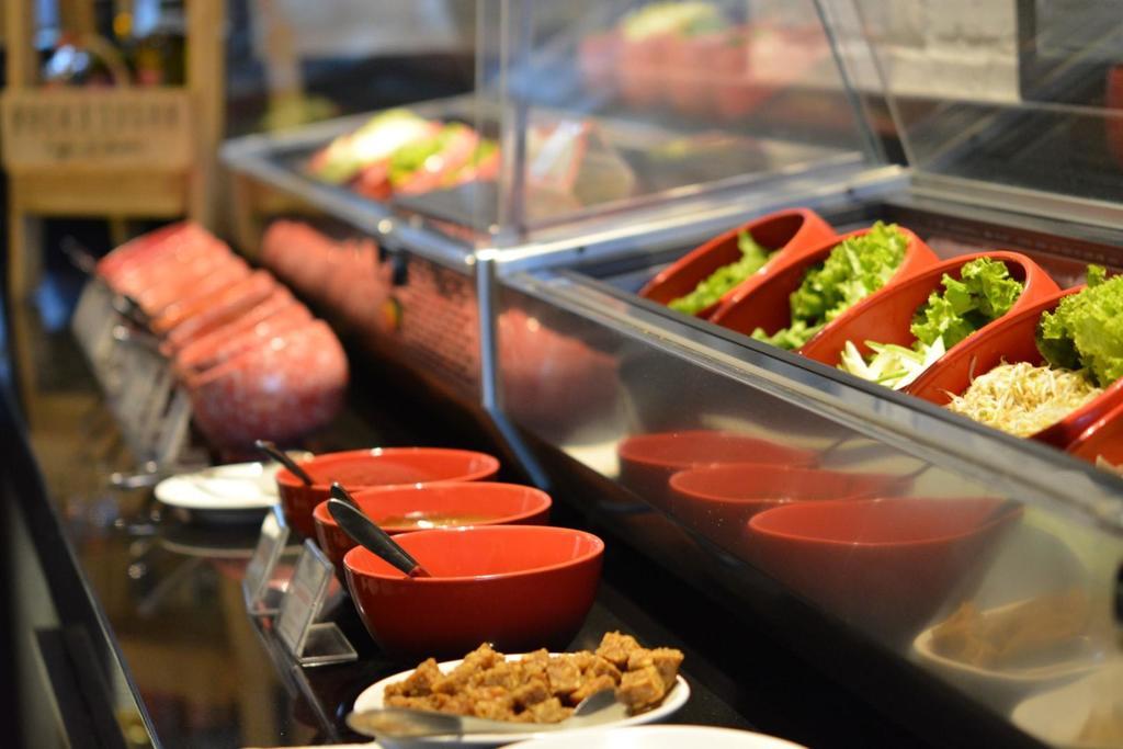 Luminor Hotel Jemursari By Wh With The Best Breakfast In Town And Located Near Surabaya Industrial Estate Rungkut Sier Экстерьер фото
